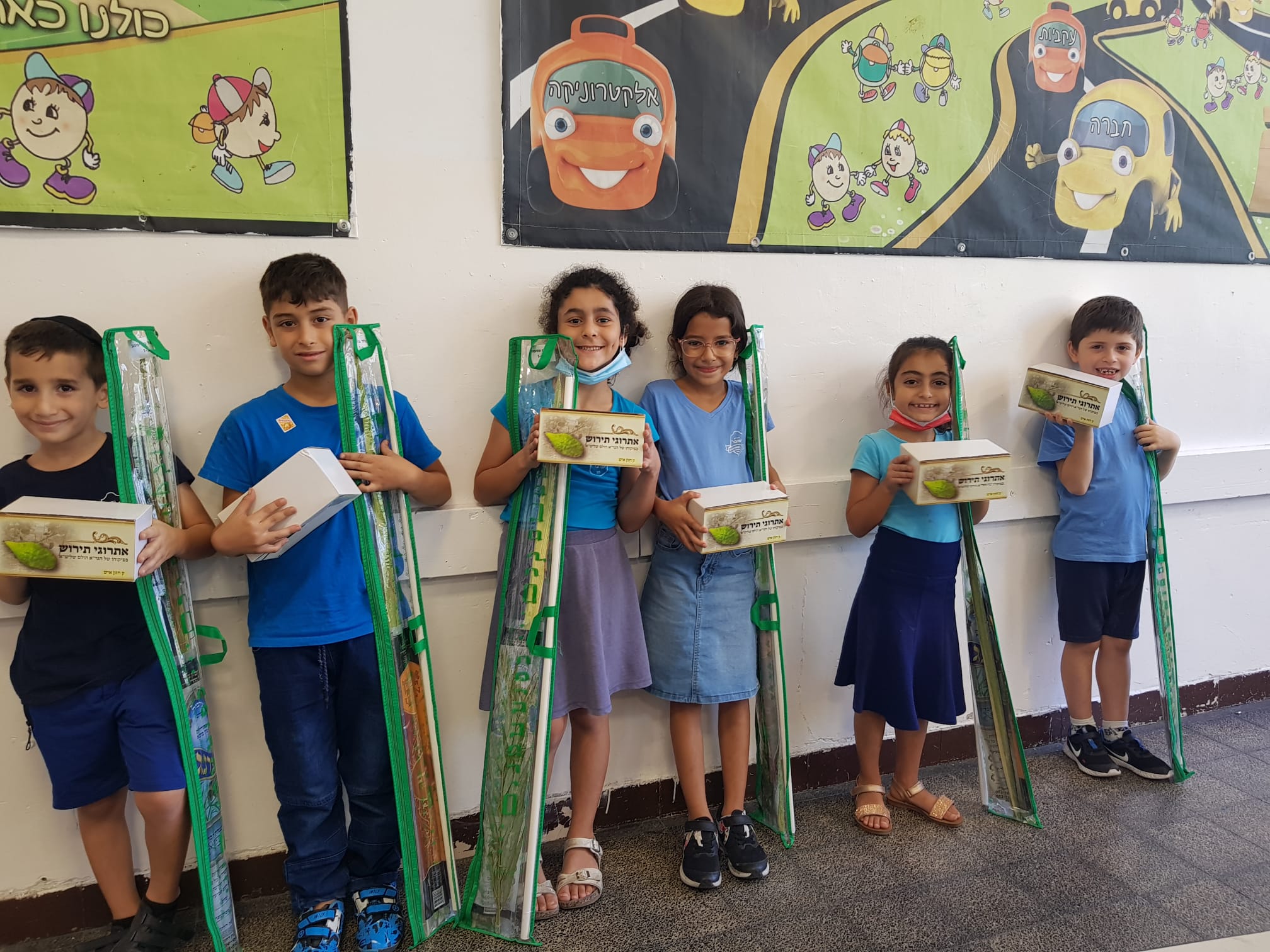 Thousands of Sets of Daled Minim Distributed to Shuvu Families!